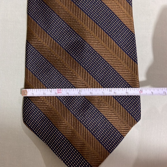 VINTAGE CHRISTIAN DIOR 100% SILK WOVEN STRIPED TIE - Picture 6 of 6